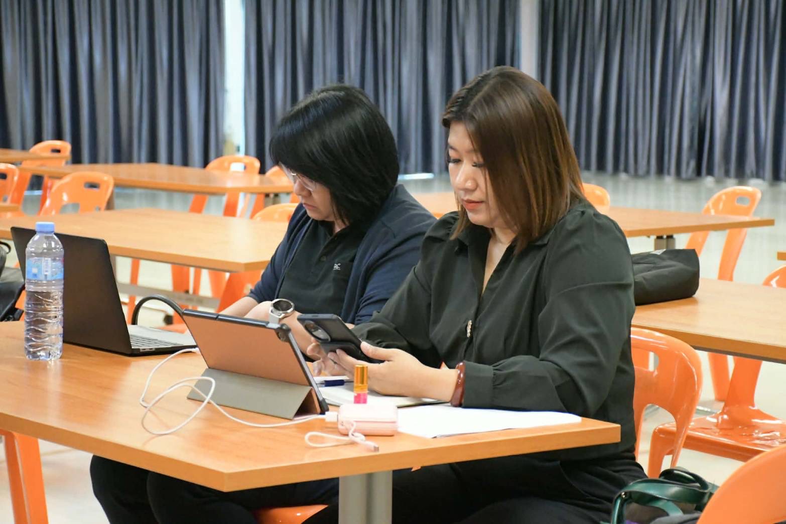 คณะมนุษยศาสตร์และสังคมศาสตร์ ร่วมอบรมเชิงปฏิบัติการพัฒนาแผนงานวิจัยและข้อเสนอโครงการบริการวิชาการ อพ.สธ.