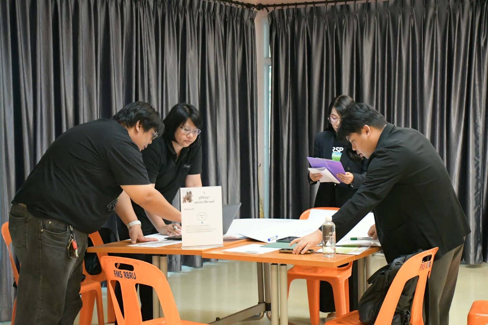 คณะมนุษยศาสตร์และสังคมศาสตร์ ร่วมอบรมเชิงปฏิบัติการพัฒนาแผนงานวิจัยและข้อเสนอโครงการบริการวิชาการ อพ.สธ.
