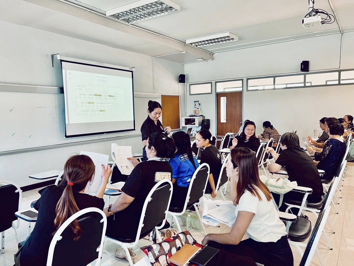 คณะมนุษยศาสตร์และสังคมศาสตร์ มรภ.รำไพพรรณี ร่วมเป็นวิทยากรอบรมภาษาจีนเพื่อการสื่อสาร