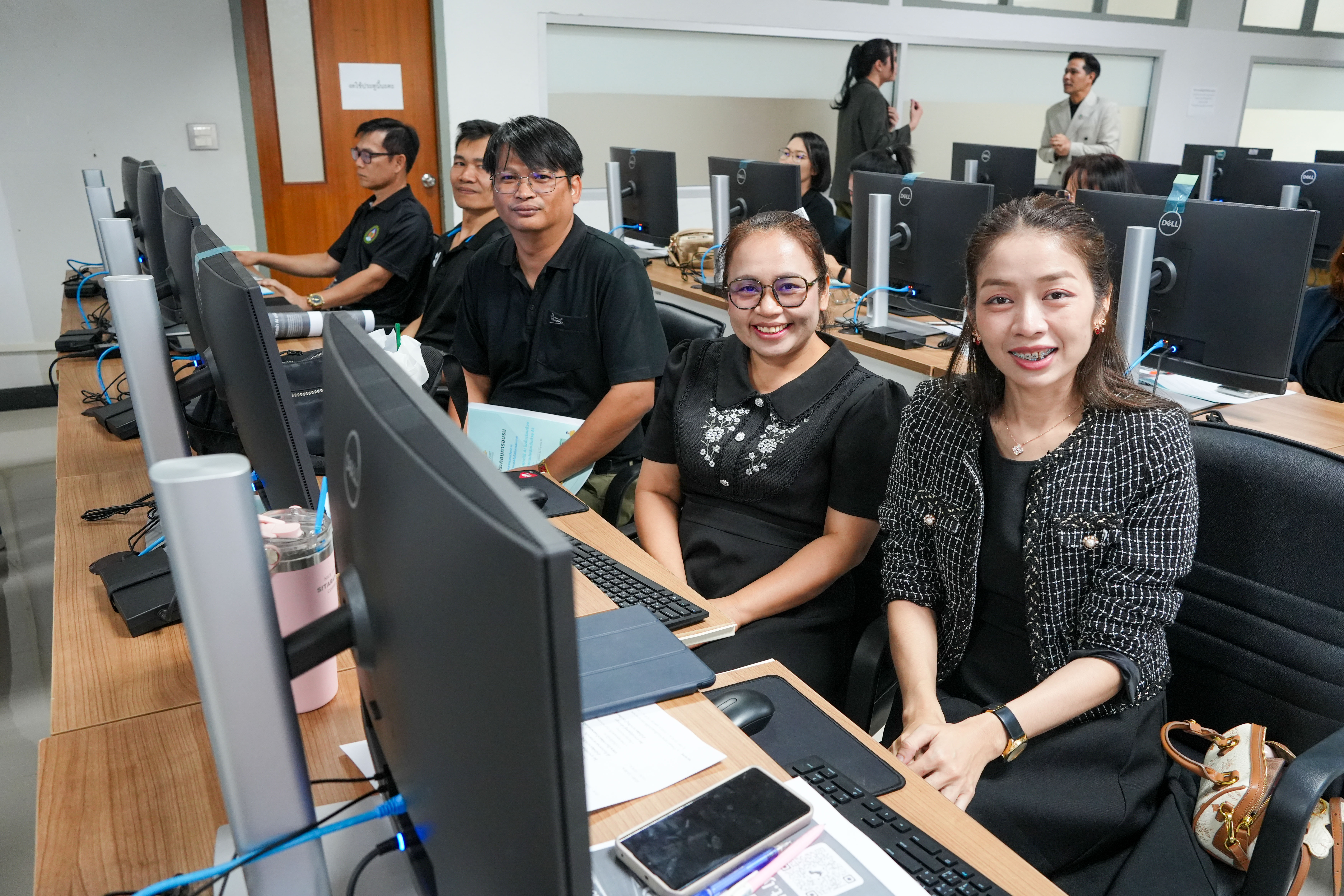จัดอบรม "Vibe Coding" นำร่องเทรนด์ AI สร้างแอปฯ โดยไม่ต้องเขียนโค้ด ยกระดับการสอนยุคดิจิทัล