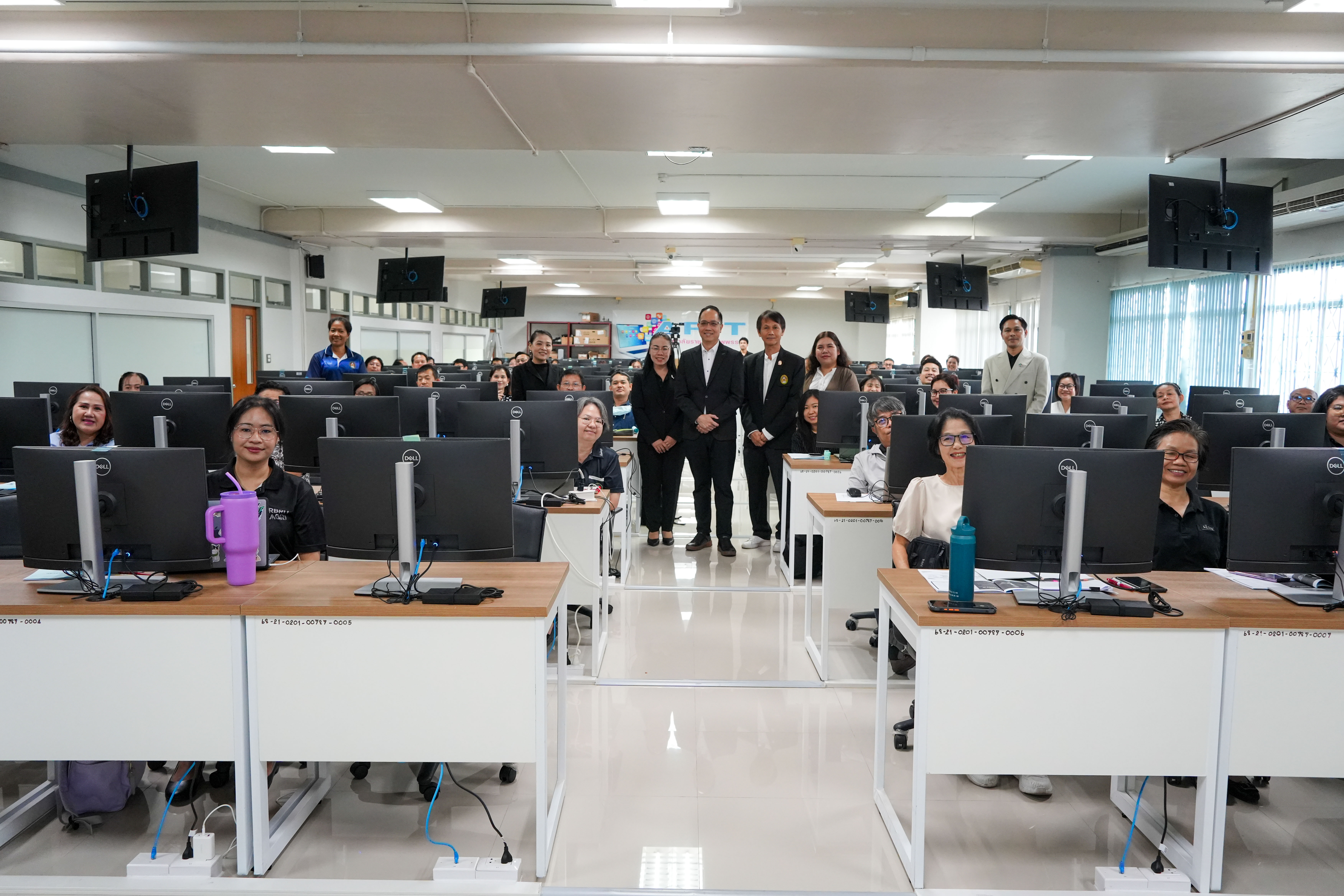 จัดอบรม "Vibe Coding" นำร่องเทรนด์ AI สร้างแอปฯ โดยไม่ต้องเขียนโค้ด ยกระดับการสอนยุคดิจิทัล