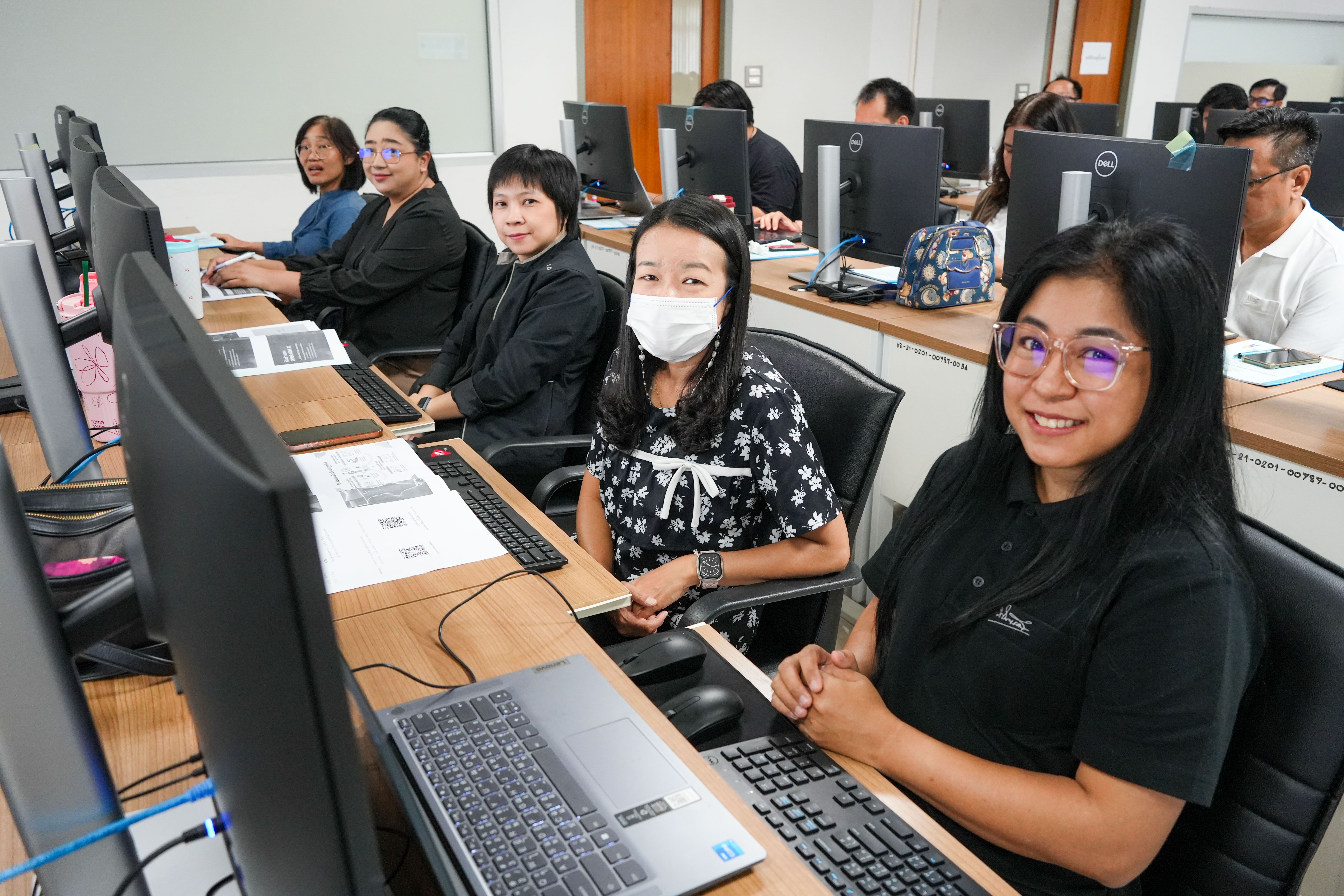 จัดอบรม "Vibe Coding" นำร่องเทรนด์ AI สร้างแอปฯ โดยไม่ต้องเขียนโค้ด ยกระดับการสอนยุคดิจิทัล