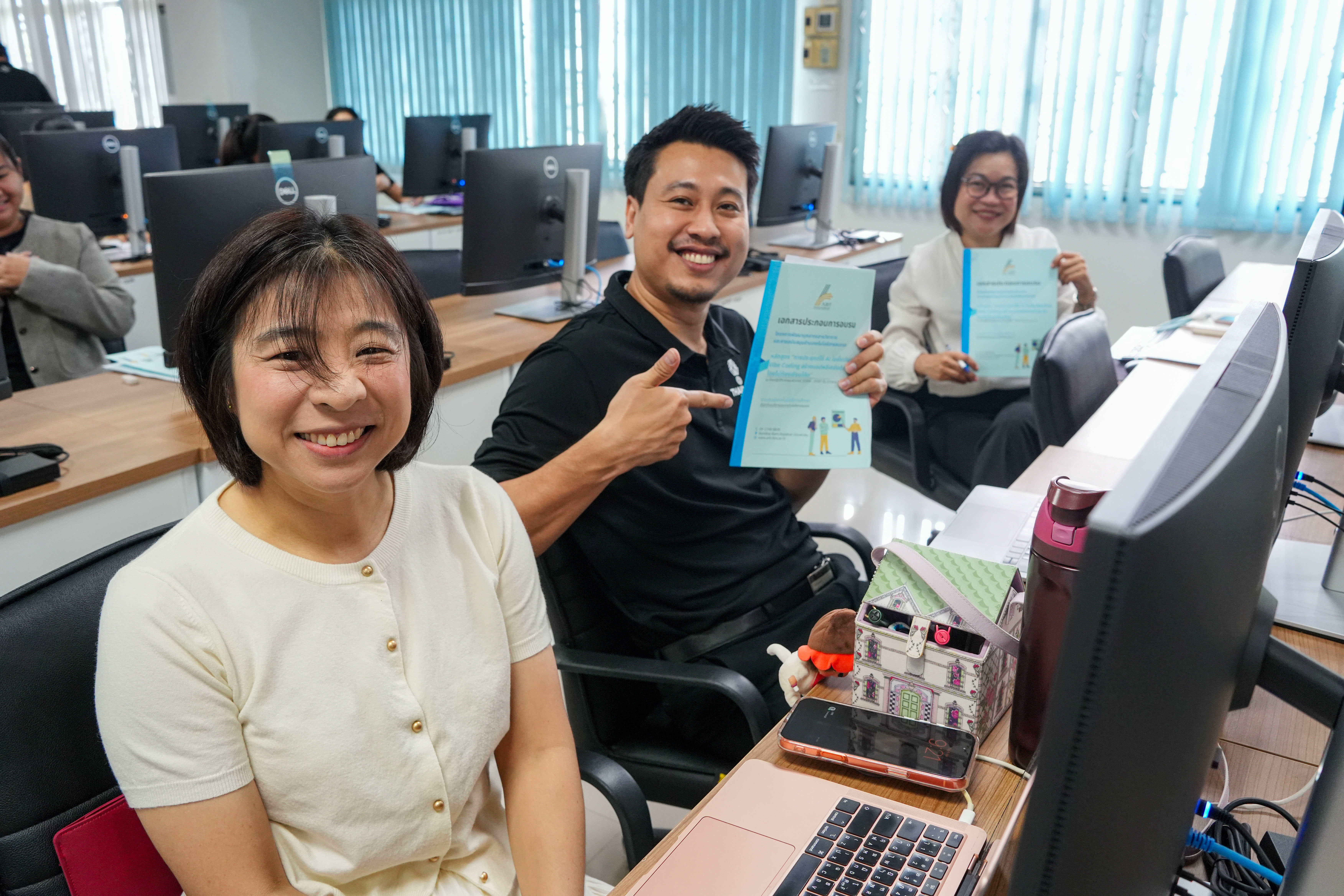 จัดอบรม "Vibe Coding" นำร่องเทรนด์ AI สร้างแอปฯ โดยไม่ต้องเขียนโค้ด ยกระดับการสอนยุคดิจิทัล