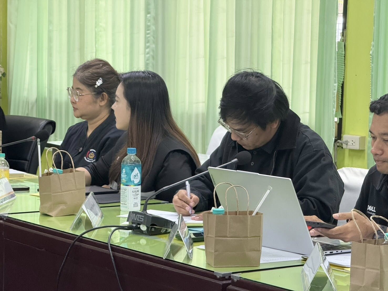 มรภ.รำไพพรรณี เสนอขับเคลื่อนเสื่อจันทบูรเชิงระบบ พัฒนาฐานข้อมูล–ชูวังสวนบ้านแก้วเป็นแหล่งเรียนรู้ภูมิปัญญาทอเสื่อ พร้อมเสนอสร้างวัฒนธรรมองค์กร ‘วิถีเสื่อจันทบูร’”