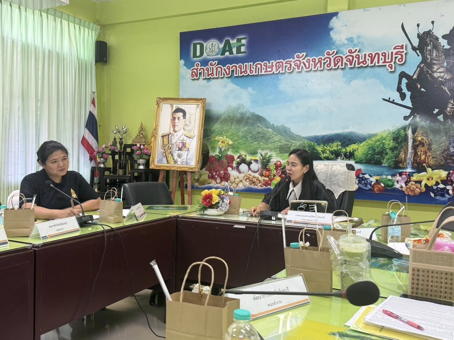 มรภ.รำไพพรรณี เสนอขับเคลื่อนเสื่อจันทบูรเชิงระบบ พัฒนาฐานข้อมูล–ชูวังสวนบ้านแก้วเป็นแหล่งเรียนรู้ภูมิปัญญาทอเสื่อ พร้อมเสนอสร้างวัฒนธรรมองค์กร ‘วิถีเสื่อจันทบูร’”
