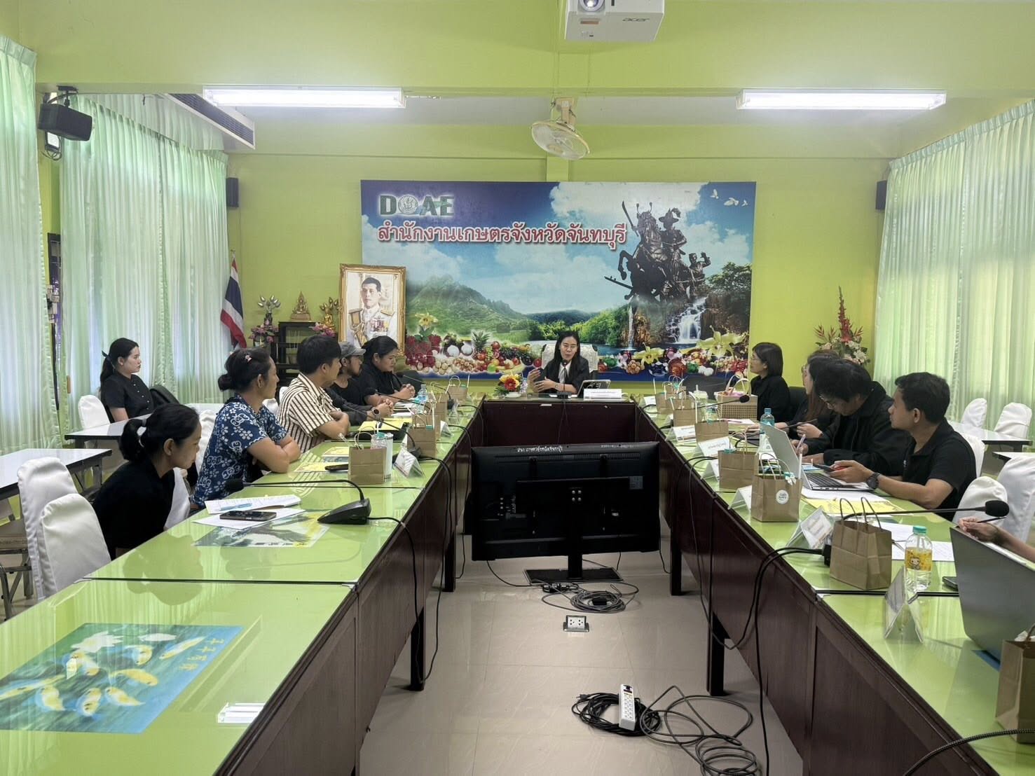 มรภ.รำไพพรรณี เสนอขับเคลื่อนเสื่อจันทบูรเชิงระบบ พัฒนาฐานข้อมูล–ชูวังสวนบ้านแก้วเป็นแหล่งเรียนรู้ภูมิปัญญาทอเสื่อ พร้อมเสนอสร้างวัฒนธรรมองค์กร ‘วิถีเสื่อจันทบูร’”