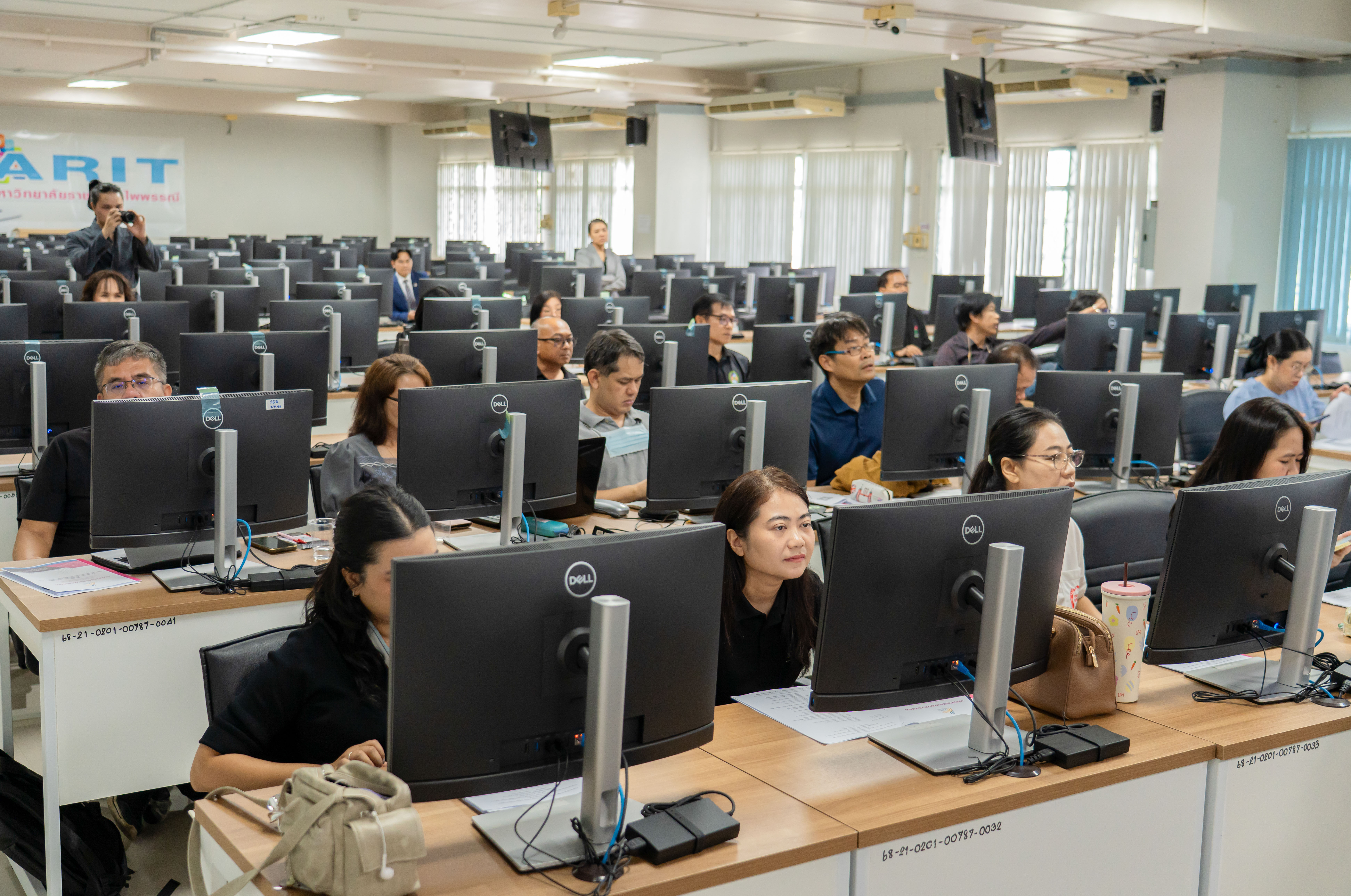 สำนักวิทยบริการฯ เสริมทักษะสายวิชาการจัดอบรมเทคนิคเขียนตำราและหนังสือ มุ่งสู่ตำแหน่งทางวิชาการ