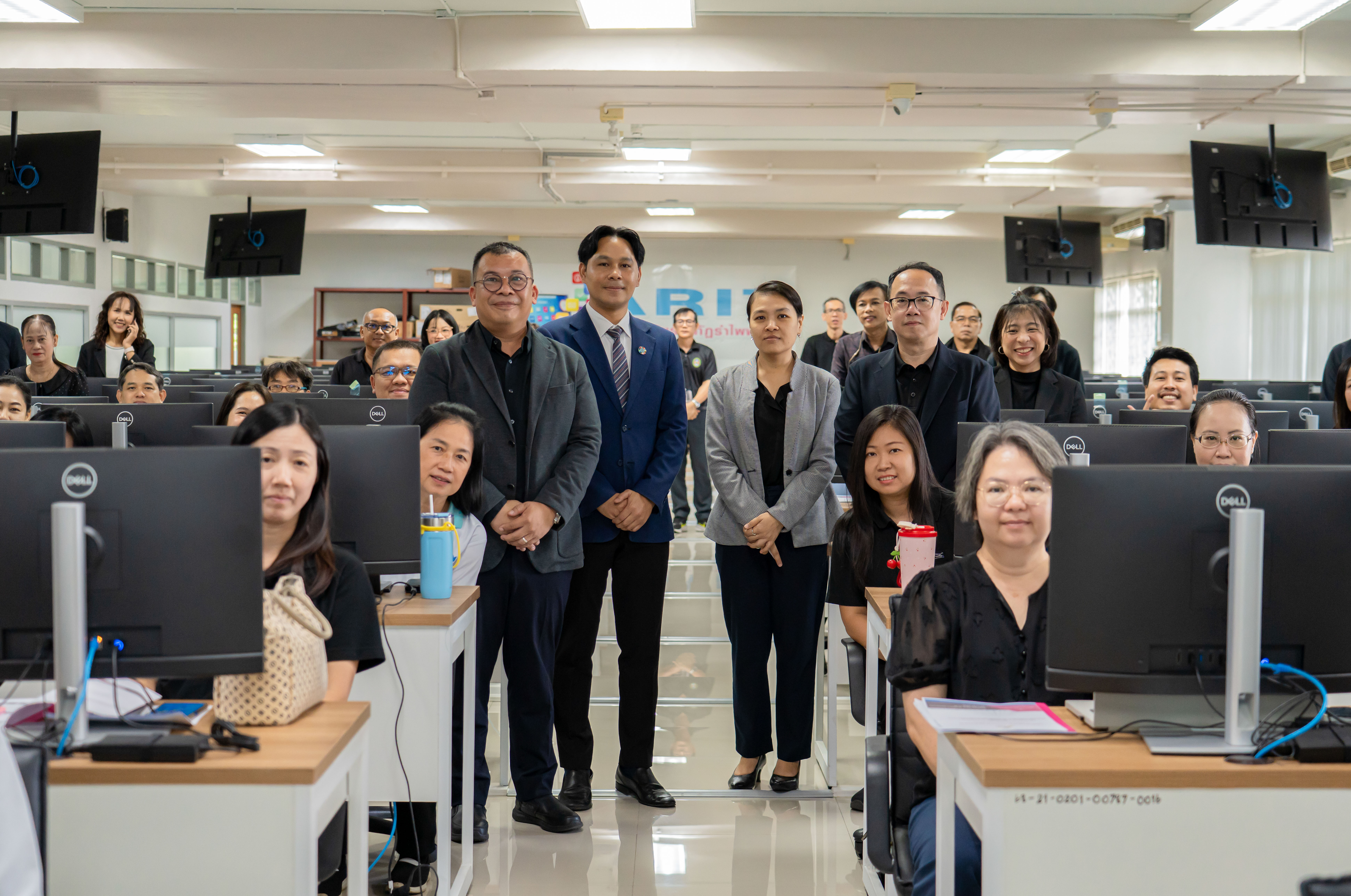 สำนักวิทยบริการฯ เสริมทักษะสายวิชาการจัดอบรมเทคนิคเขียนตำราและหนังสือ มุ่งสู่ตำแหน่งทางวิชาการ