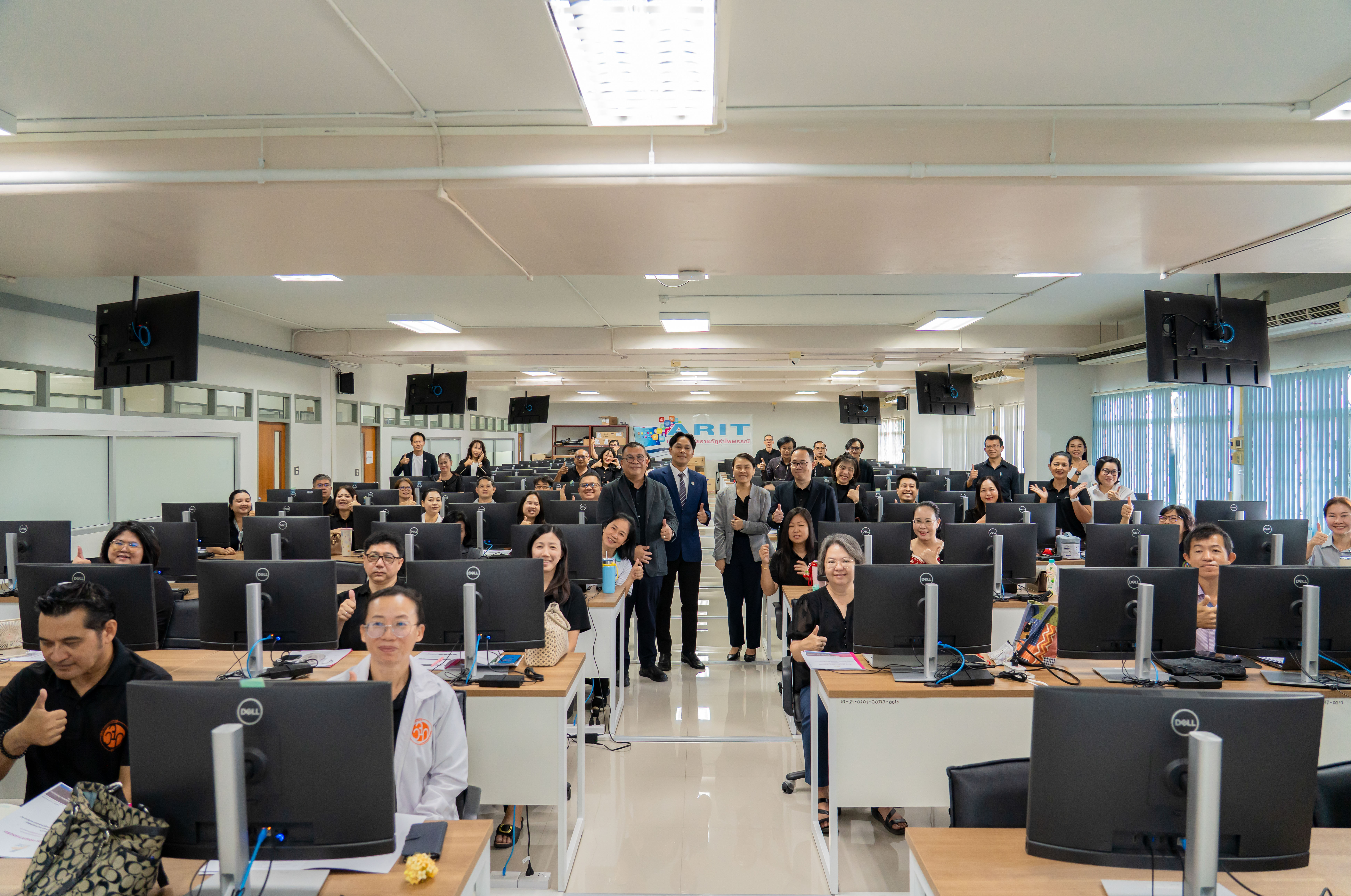 สำนักวิทยบริการฯ เสริมทักษะสายวิชาการจัดอบรมเทคนิคเขียนตำราและหนังสือ มุ่งสู่ตำแหน่งทางวิชาการ
