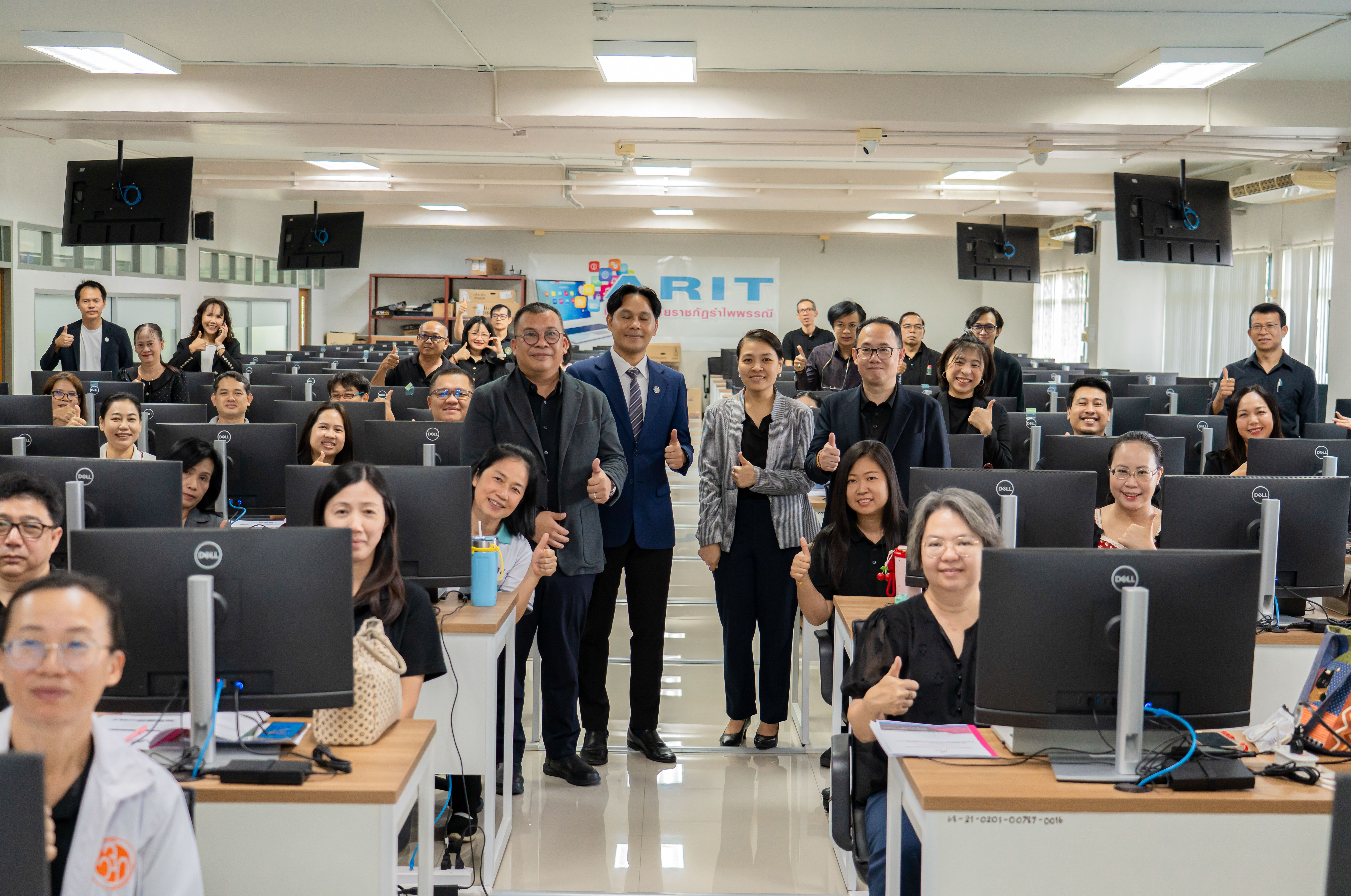 สำนักวิทยบริการฯ เสริมทักษะสายวิชาการจัดอบรมเทคนิคเขียนตำราและหนังสือ มุ่งสู่ตำแหน่งทางวิชาการ