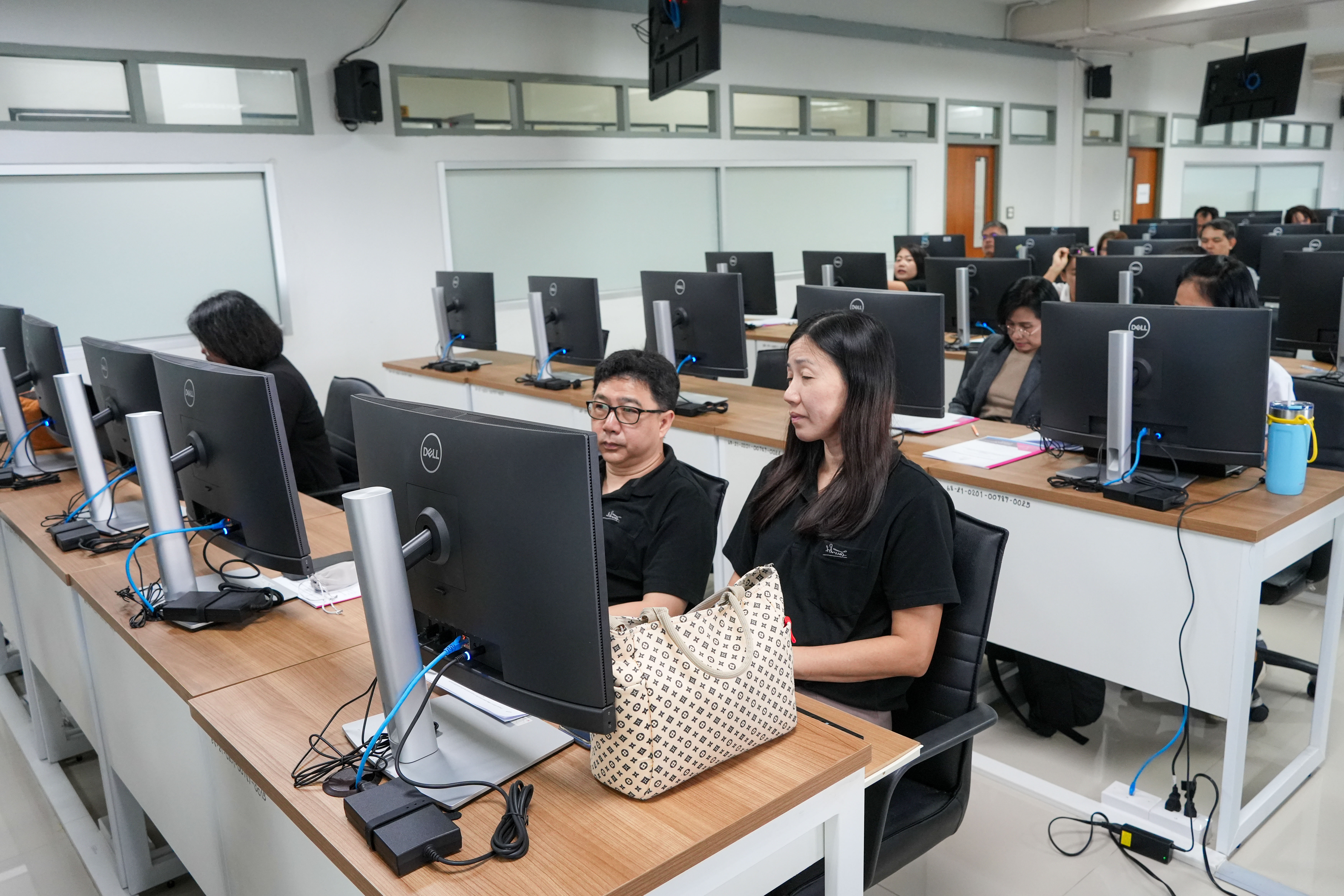 สำนักวิทยบริการฯ เสริมทักษะสายวิชาการจัดอบรมเทคนิคเขียนตำราและหนังสือ มุ่งสู่ตำแหน่งทางวิชาการ