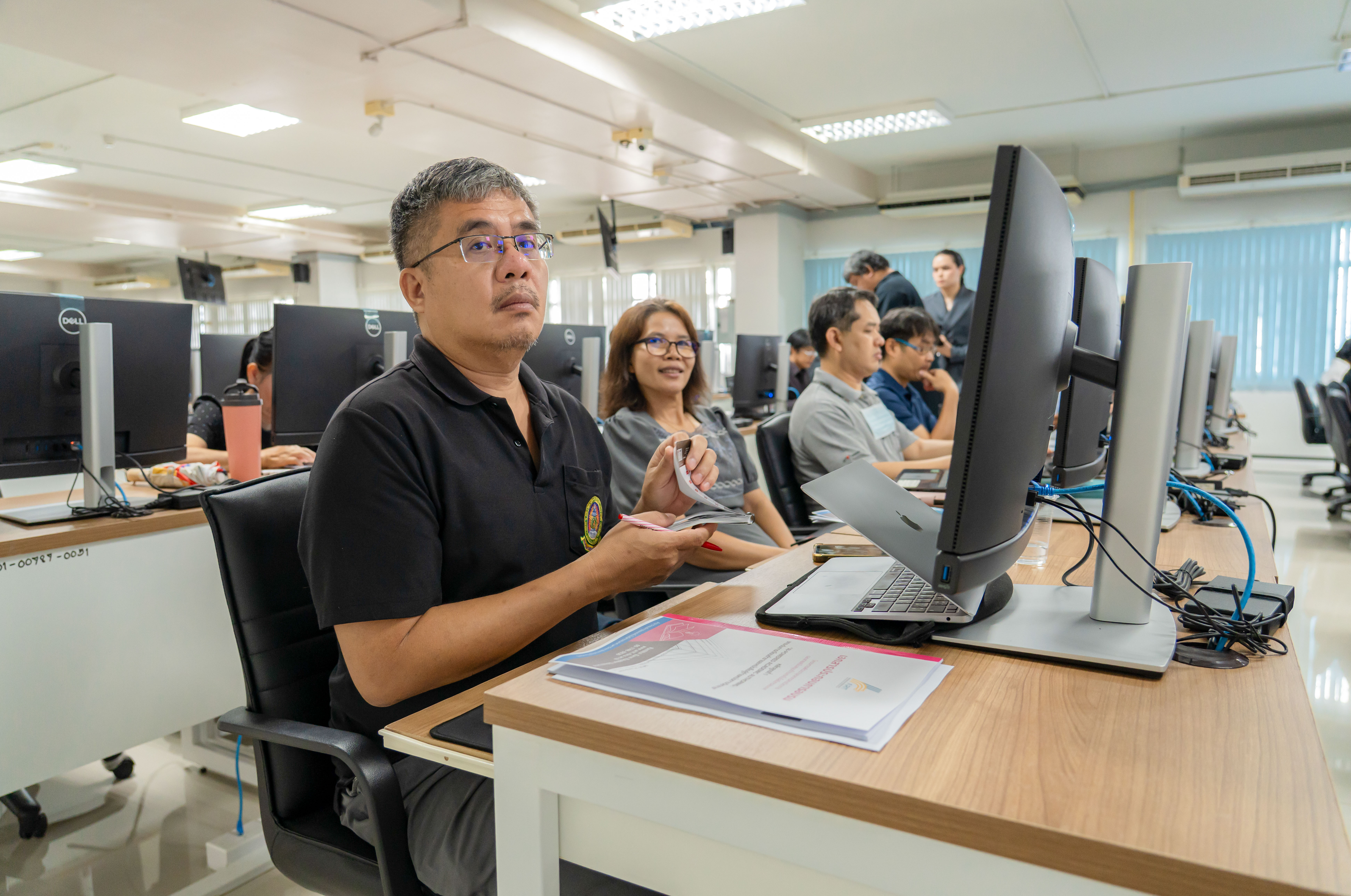 สำนักวิทยบริการฯ เสริมทักษะสายวิชาการจัดอบรมเทคนิคเขียนตำราและหนังสือ มุ่งสู่ตำแหน่งทางวิชาการ