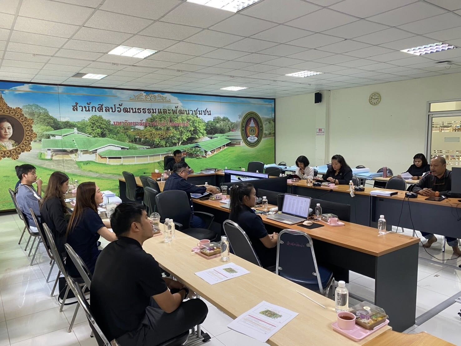ประชุมคณะกรรมการตรวจรับพัสดุในงานจ้างออกแบบหรือควบคุมงานก่อสร้าง