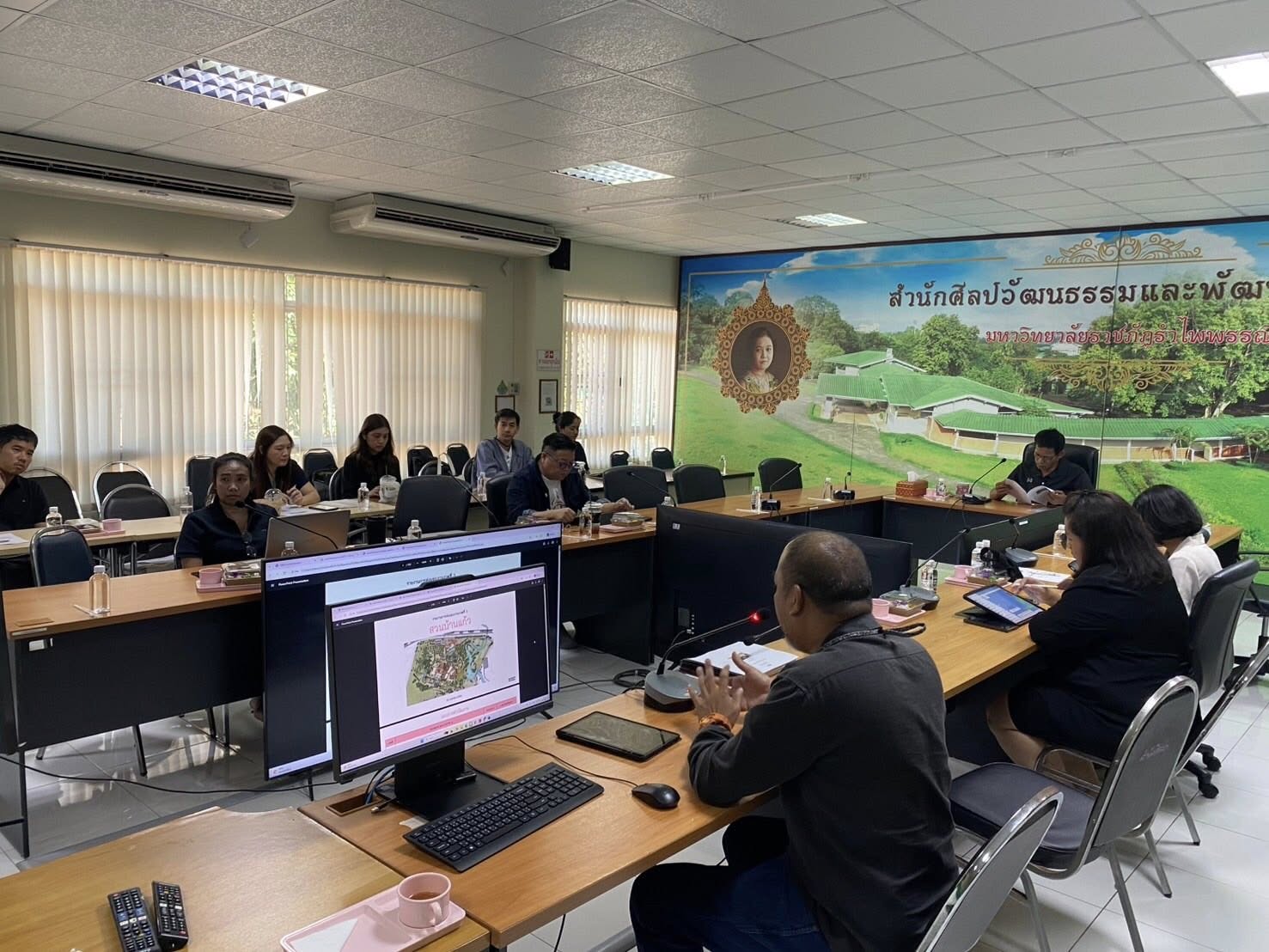 ประชุมคณะกรรมการตรวจรับพัสดุในงานจ้างออกแบบหรือควบคุมงานก่อสร้าง