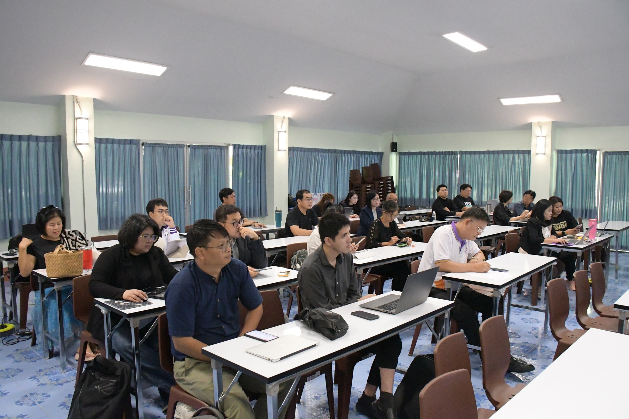 มรภ.รำไพพรรณี ติวเข้มบุคลากร! จัด Workshop เขียนข้อเสนอโครงการ อพ.สธ. ปี 2571 ตามแผนแม่บทระยะ 5 ปีที่แปด