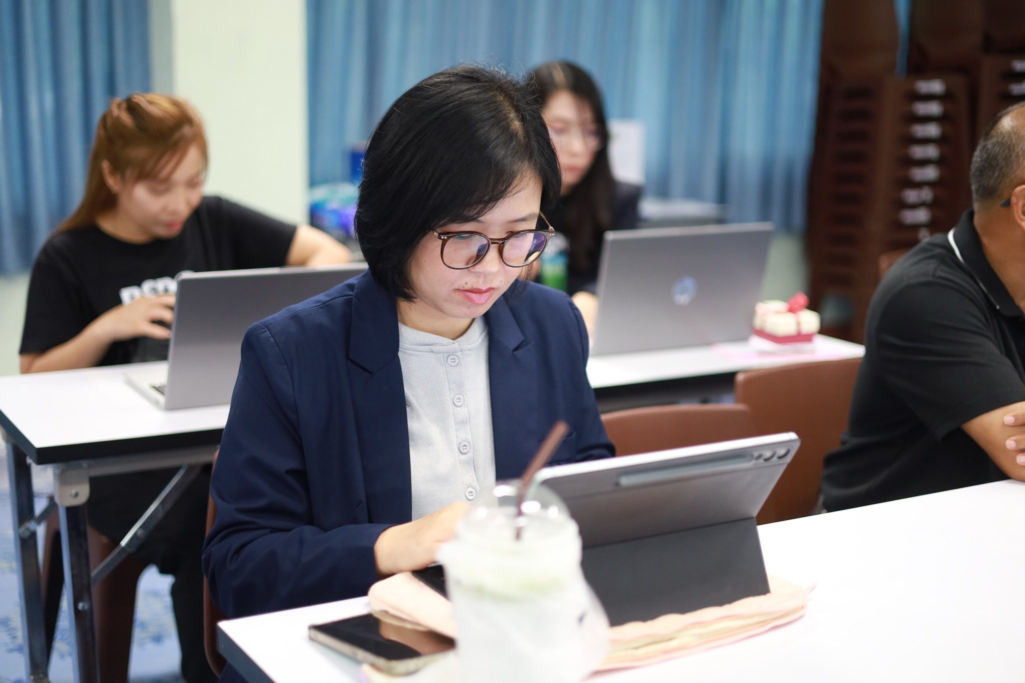 มรภ.รำไพพรรณี ติวเข้มบุคลากร! จัด Workshop เขียนข้อเสนอโครงการ อพ.สธ. ปี 2571 ตามแผนแม่บทระยะ 5 ปีที่แปด