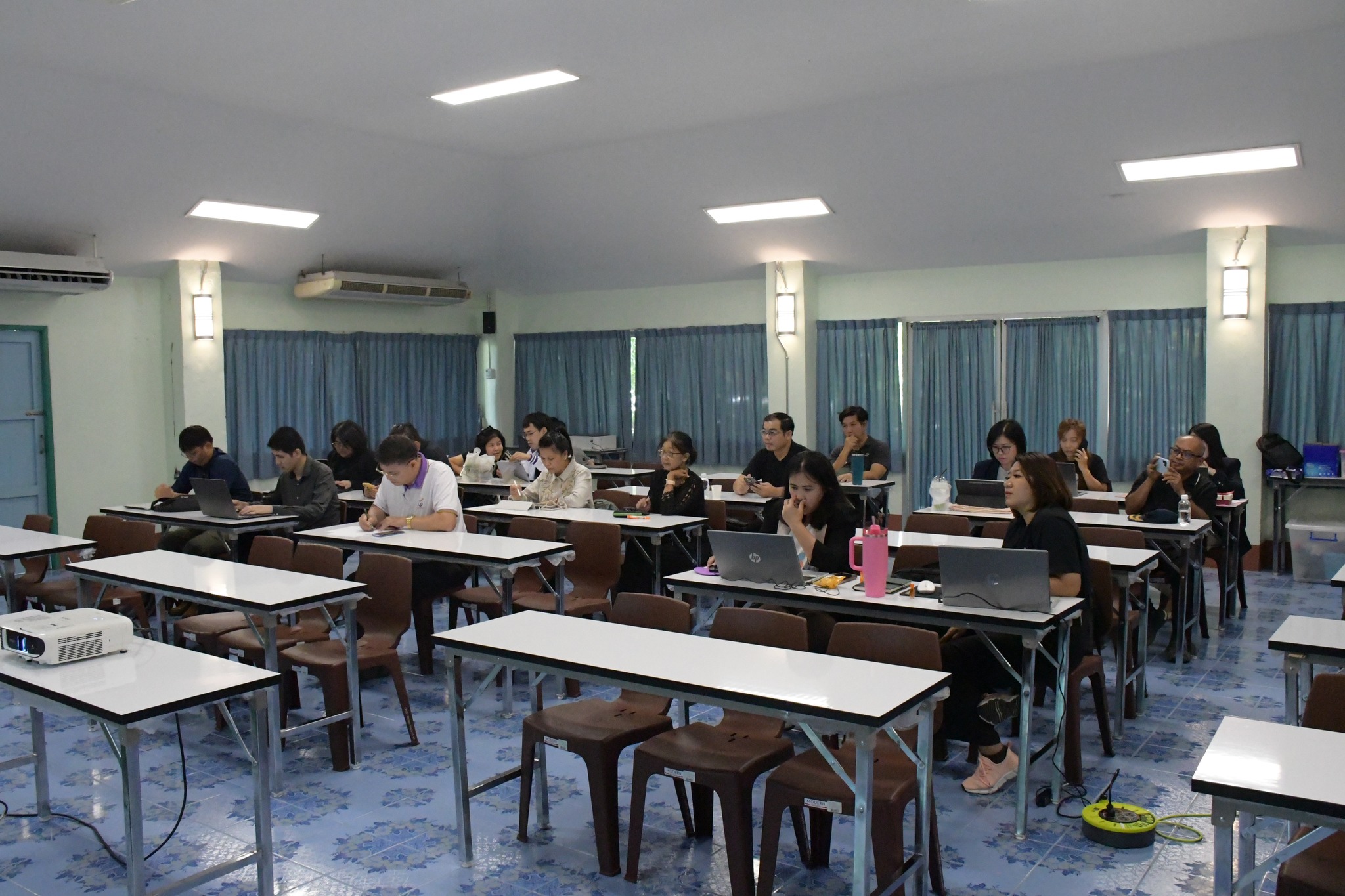 มรภ.รำไพพรรณี ติวเข้มบุคลากร! จัด Workshop เขียนข้อเสนอโครงการ อพ.สธ. ปี 2571 ตามแผนแม่บทระยะ 5 ปีที่แปด