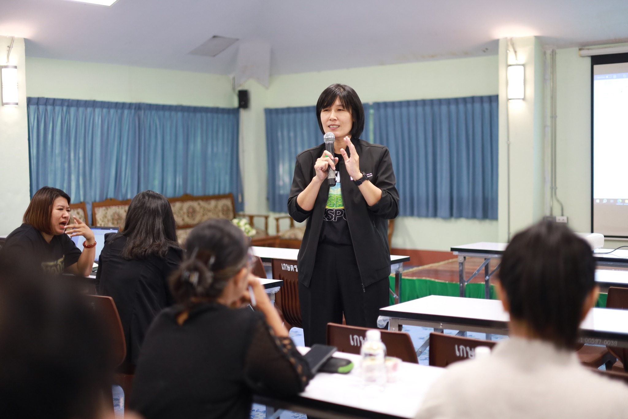 มรภ.รำไพพรรณี ติวเข้มบุคลากร! จัด Workshop เขียนข้อเสนอโครงการ อพ.สธ. ปี 2571 ตามแผนแม่บทระยะ 5 ปีที่แปด