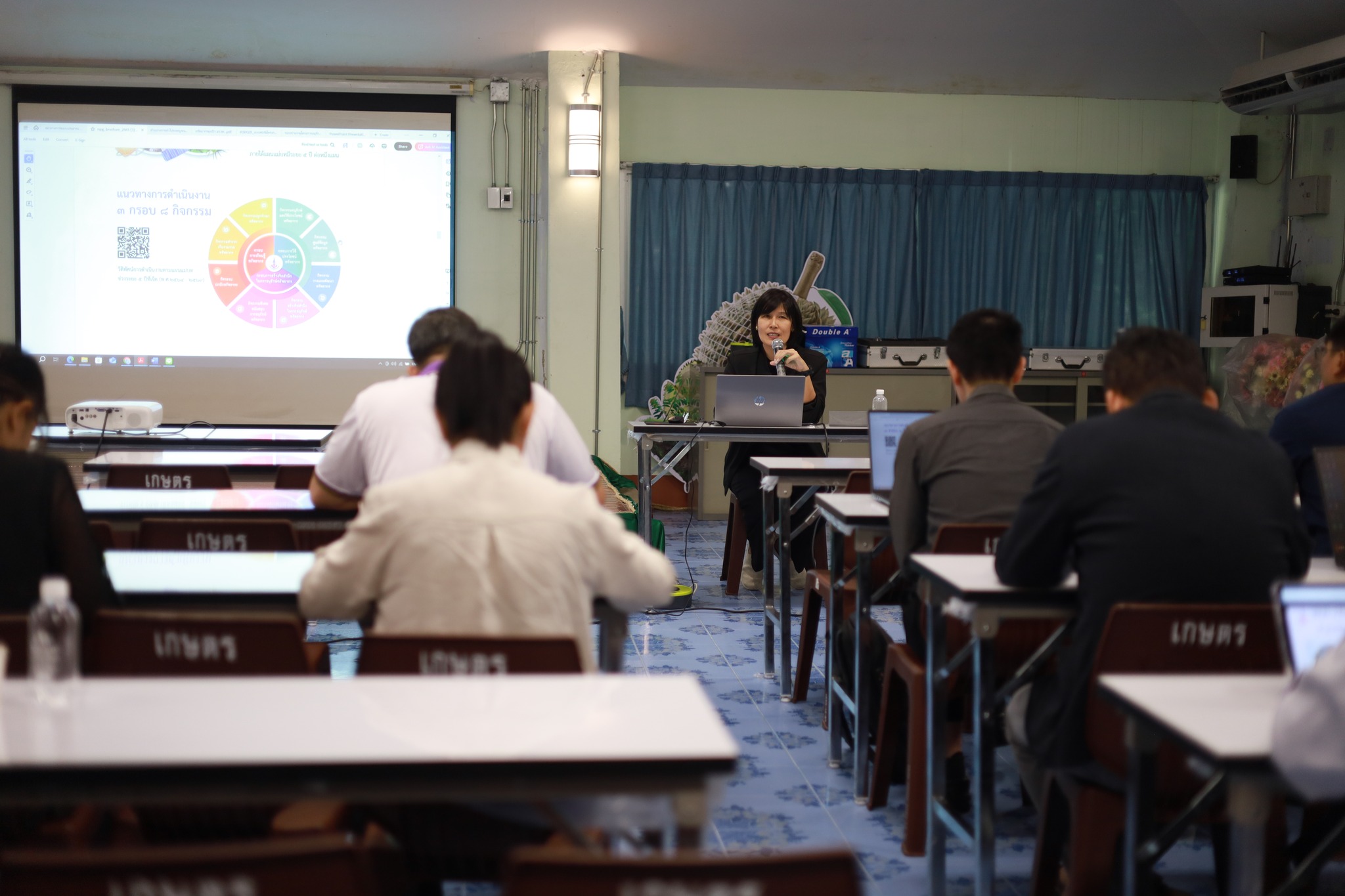 มรภ.รำไพพรรณี ติวเข้มบุคลากร! จัด Workshop เขียนข้อเสนอโครงการ อพ.สธ. ปี 2571 ตามแผนแม่บทระยะ 5 ปีที่แปด
