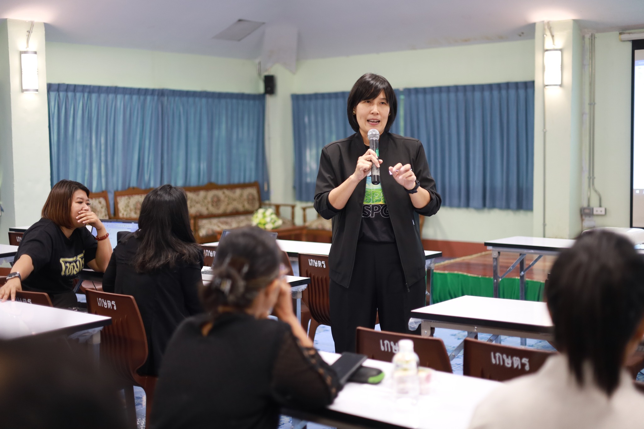 มรภ.รำไพพรรณี ติวเข้มบุคลากร! จัด Workshop เขียนข้อเสนอโครงการ อพ.สธ. ปี 2571 ตามแผนแม่บทระยะ 5 ปีที่แปด